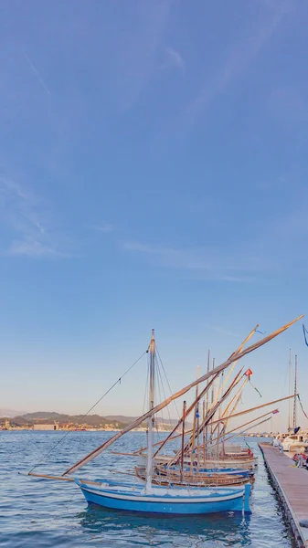 Bateaux Traditionnels Quai Sous Ciel Bleu Crépuscule Spezia Près Cinque — Photo