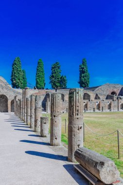 Antik kalıntıları evleri ve sütunları Pompei, İtalya