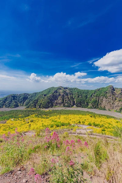 Vista Das Montanhas Sob Céu Azul Monte Vesúvio Itália — Fotografia de Stock