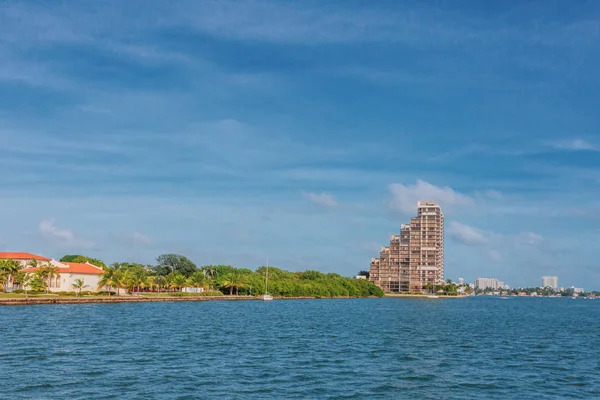 Edifícios Por Água Biscayne Bay Perto Cidade Miami Flórida Eua — Fotografia de Stock