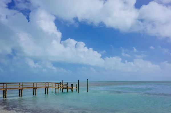 Vista Del Muelle Madera Que Extiende Mar Azul Florida — Foto de Stock