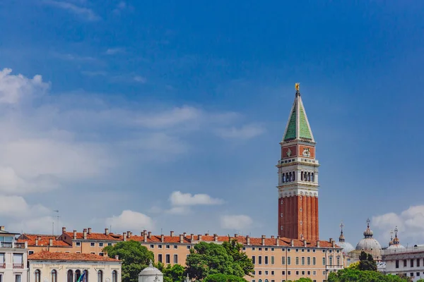 View Mark Bell Tower Venetian Houses Venice Italy — стоковое фото