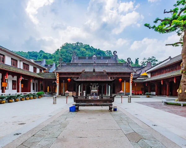 Patio Interior Del Templo Buddhist Fajing Hangzhou China —  Fotos de Stock