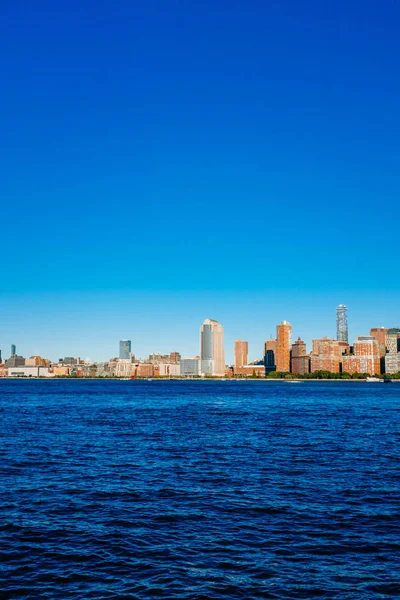 Vista Horizonte Centro Manhattan Sobre Rio Hudson Sob Céu Azul — Fotografia de Stock