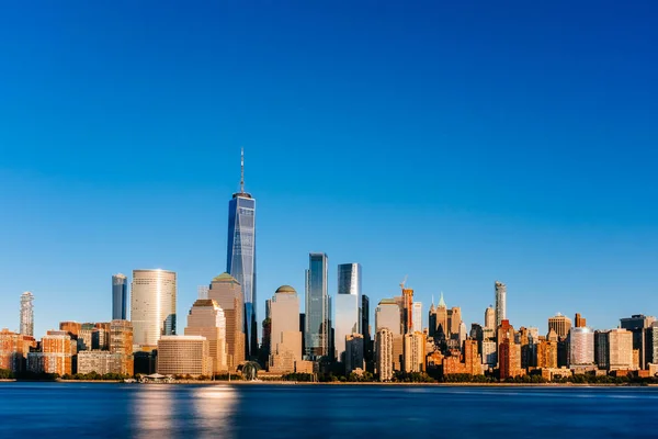 Pohled Panorama Manhattanu Přes Řeku Hudson Pod Modrou Oblohou Při — Stock fotografie