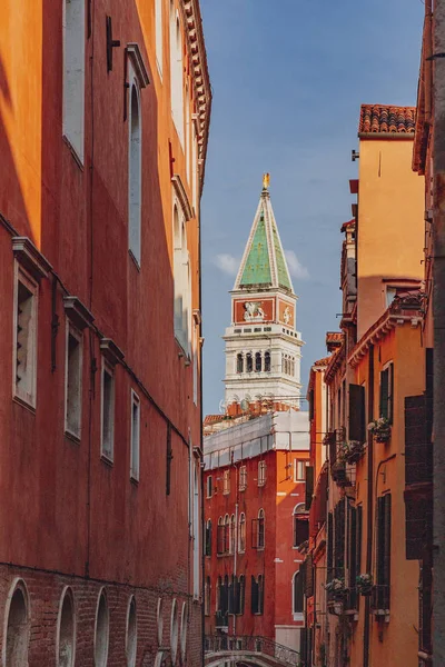 Vista Del Campanario San Marcos Entre Arquitectura Veneciana Venecia Italia — Foto de Stock