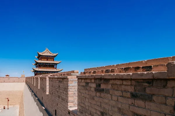 Přepážka Pro Budování Věže Hradby Pod Modrou Oblohou Jiayu Pass — Stock fotografie