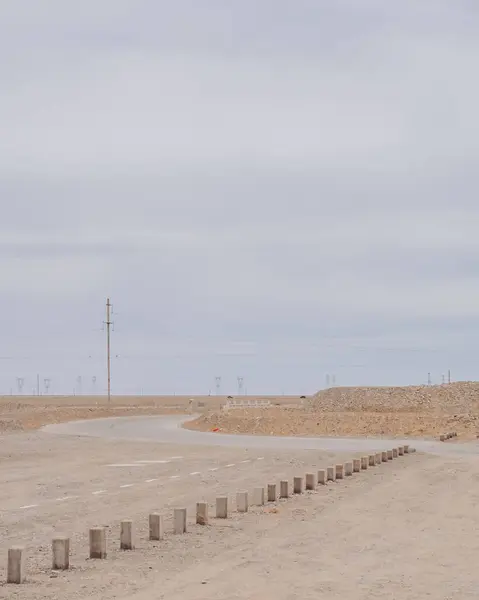 Utsikt Över Gobiöknen Med Överföring Torn Nära Dunhuang Gansu Nordvästra — Stockfoto