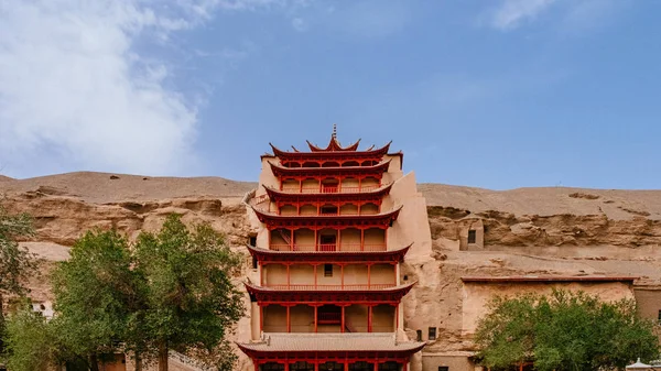 Mogao mağaraları Dunhuang, Gansu, Çin için dokuz düzey binasında görünümünü