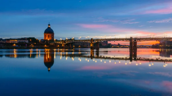 Pôr Sol Rosa Azul Sobre Rio Garonne Com Reflexos Ponte — Fotografia de Stock