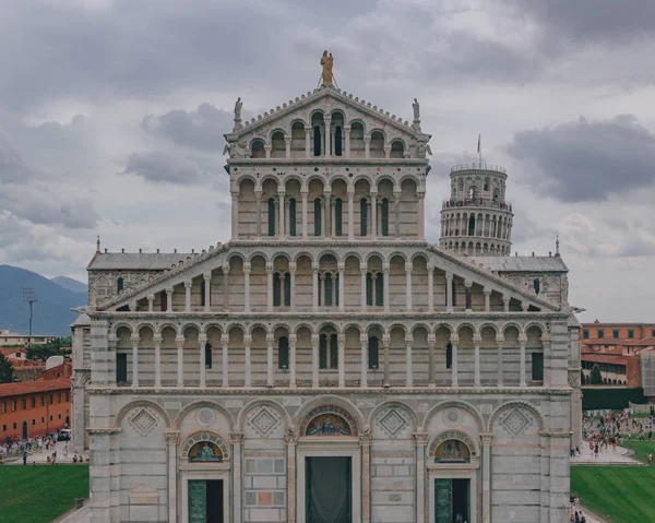Vista Frontal Directa Fachada Catedral Pisa Con Torre Inclinada Pisa — Foto de Stock