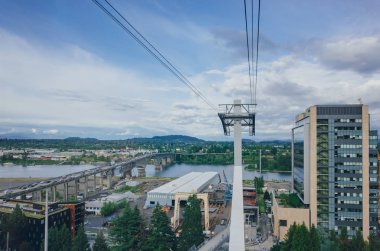 Görünümü Portland, ABD Hava Tramvay yataydan ve Willamette Nehri