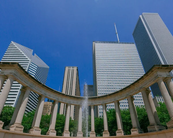 View Millennium Monument Skyscrapers Downtown Chicago Usa — Stock Photo, Image