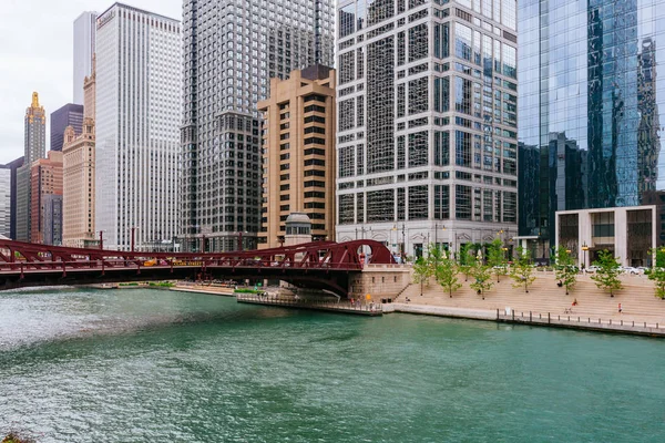 Vista Edifícios Arranha Céus Sobre Rio Chicago Centro Chicago Eua — Fotografia de Stock