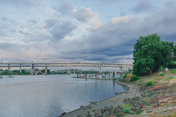 Pohled Marquam Mostu Přes Willamette River Čluny Portlandu Usa — Stock fotografie
