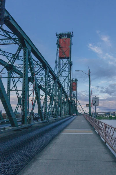 Vista Del Puente Hawthorne Sobre Río Willamette Atardecer Sus Ascensores —  Fotos de Stock