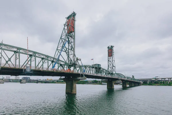 Pohled Hawthorne Most Přes Willamette Řeky Centru Portlandu Usa — Stock fotografie