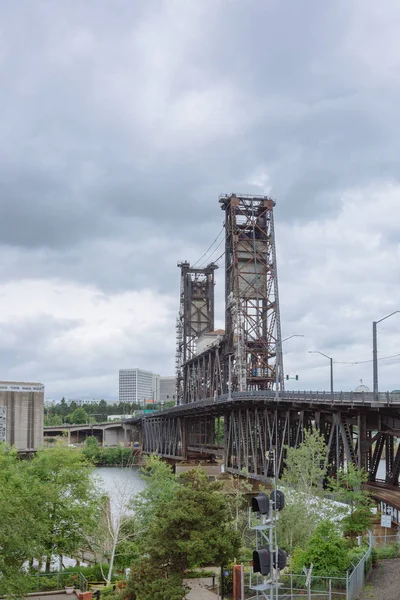 Vista Del Puente Acero Sobre Río Willamette Centro Portland —  Fotos de Stock