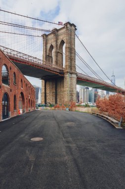 Brooklyn Köprüsü üzerinde Brooklyn, Brooklyn Bridge Park manzarası ile manzarası Manhattan, New York City, Amerika Birleşik Devletleri