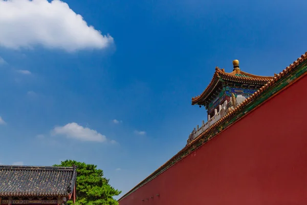 中国传统红墙建筑在紫禁城的看法 在北京 — 图库照片