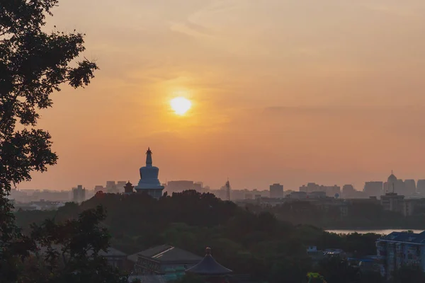 보기는 일몰에 베이징 중국에 Jingshan 공원에서 — 스톡 사진