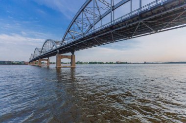 Mississippi Nehri Davenport, Iowa, ABD Centennial köprüden görünümünü