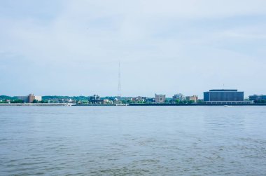 Davenport, Iowa, ABD Mississippi Nehri üzerinde Illinois görünümü