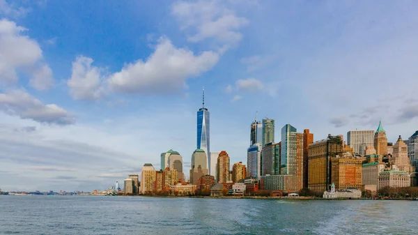 Pohled Budovy Mrakodrapy Centru Manhattanu Nad Vodou New York City — Stock fotografie