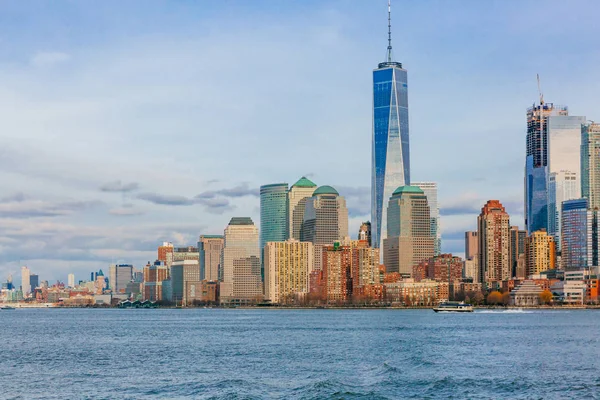 Vista Edificios Rascacielos Del Centro Manhattan Sobre Agua Ciudad Nueva — Foto de Stock