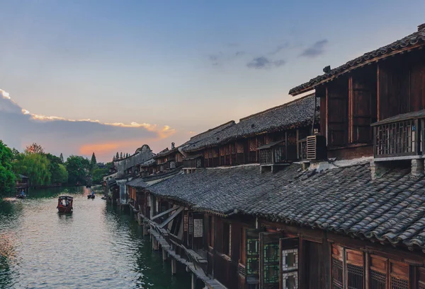Vue Des Maisons Chinoises Traditionnelles Par Eau Avec Des Bateaux — Photo