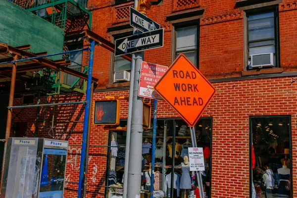 New York États Unis Août 2018 Panneaux Rue Devant Immeuble — Photo
