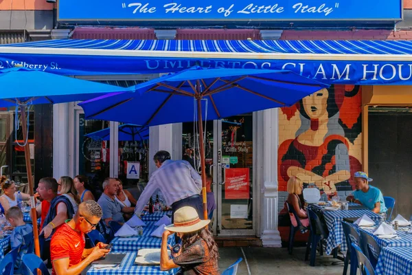 Nova Iorque Eua Agosto 2018 Pessoas Almoçando Restaurante Little Italy — Fotografia de Stock