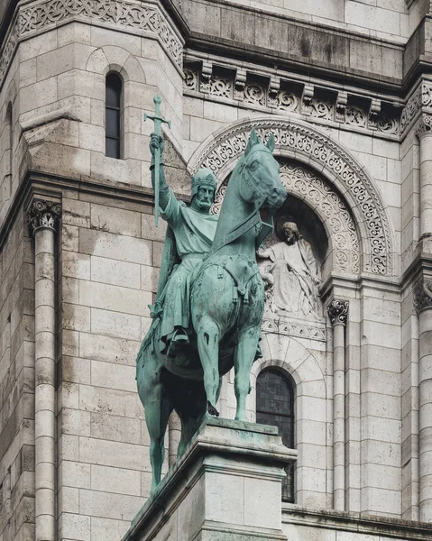 Socha před jménem Sacre-Coeur, Paříž, Francie — Stock fotografie