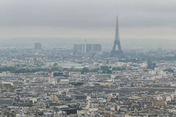 Buildings and skyline of Paris, France with Eiffel Tower, from t — Stock Photo, Image