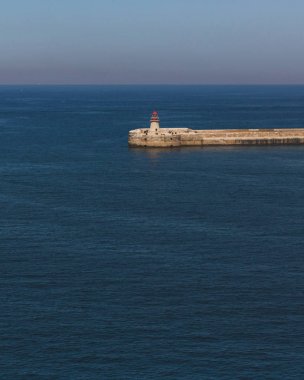Valletta, Malta 'dan su üzerinde deniz feneri