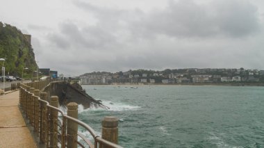 San Sebastian 'ın kıyı şeridi ve binaları