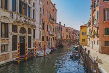 Venedik 'te kanal ve binalar