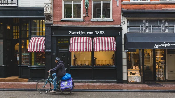 Tiendas locales de ciclismo en el centro de Ámsterdam — Foto de Stock