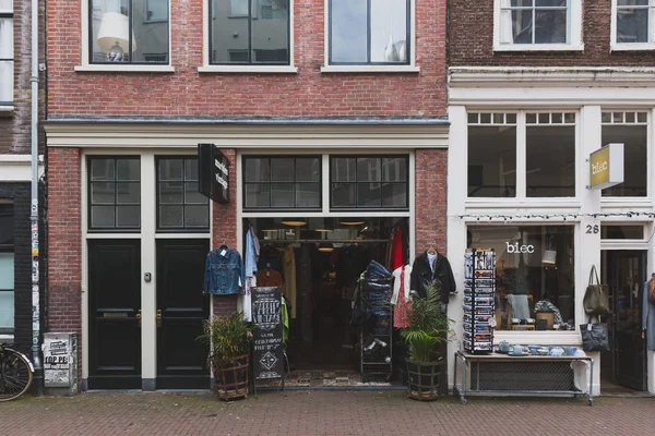 Vintage kledingwinkels in het centrum van Amsterdam — Stockfoto