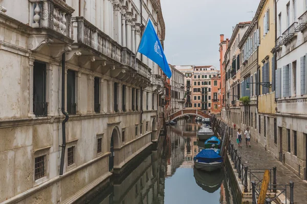 View of canal between Venetian buildings — Stock Photo, Image