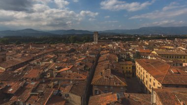 Mimari ve lucca, Toskana, İtalya, mounta ile binalar