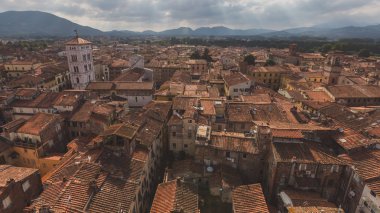 Mimari ve lucca, Toskana, İtalya, mounta ile binalar