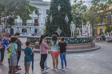 Old San Juan'da sokak performansı