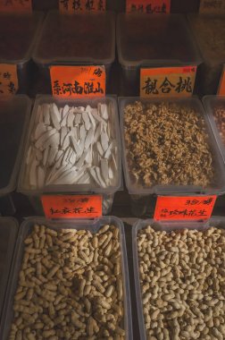 Çin Mahallesi'nde satılık fıstık, ceviz