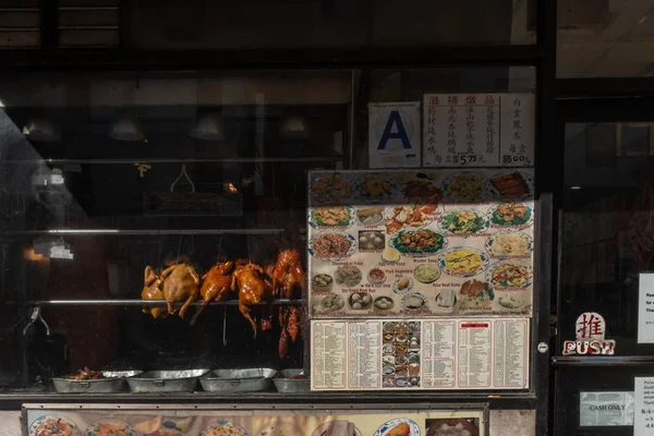 Pato assado na janela em Manhattan Chinatown — Fotografia de Stock