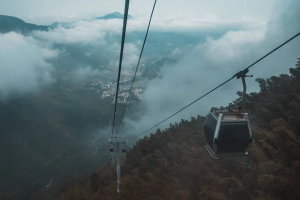 Cable cars on Mingyue Mountain, Jiangxi, China — Stock Photo, Image