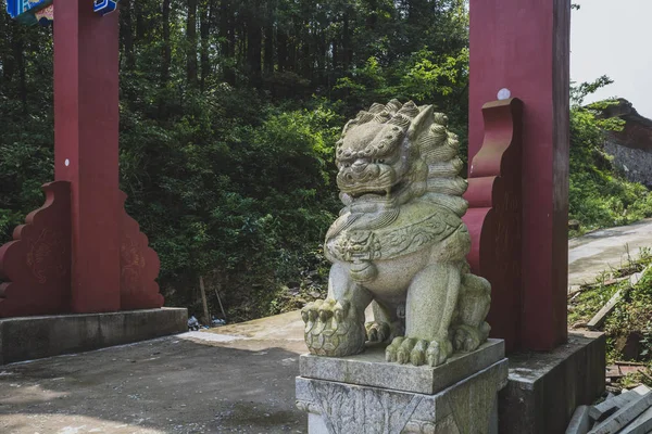 Stone lion statues at entrance of Mingyue Buddhist Temple