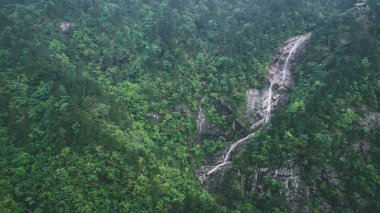 Şelale Üzerinde Minguyue Moutain, Jiangxi, Çin