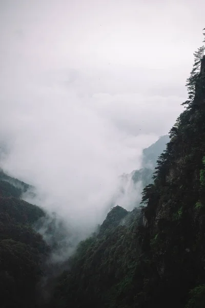 云中的山脊，明月山，中国 — 图库照片