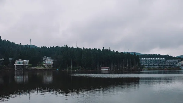 Lac Moon sur la montagne Mingyue, Jiangxi, Chine — Photo